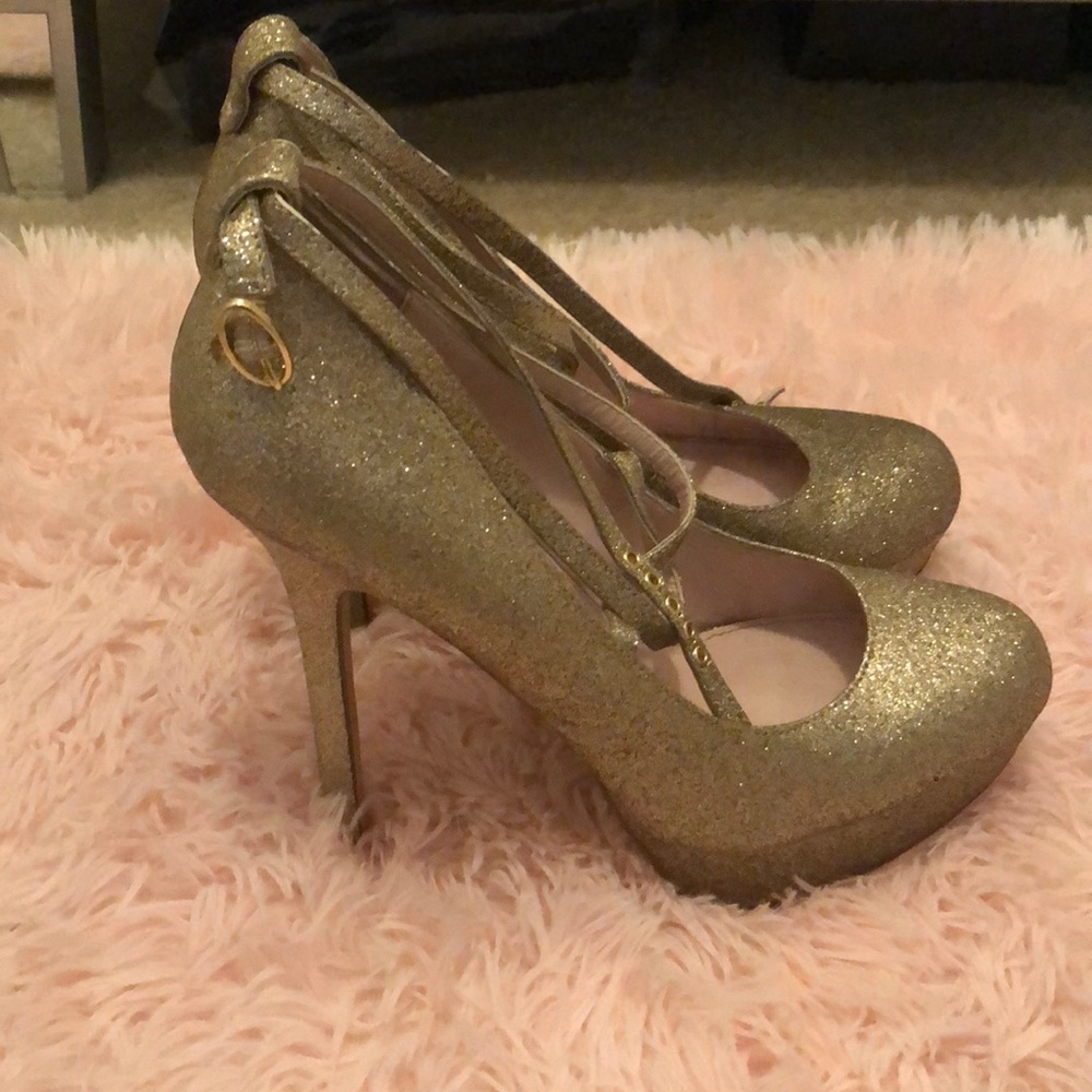 STEVE MADDEN GOLD GLITTER HEELS!!!